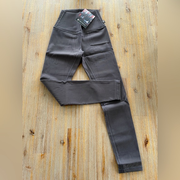 Women’s Born Primitive Leggings - Picture 4 of 9